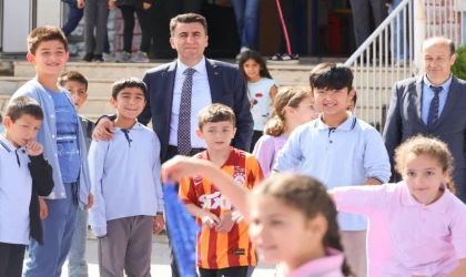 Vali Aygöl’den okul ziyareti