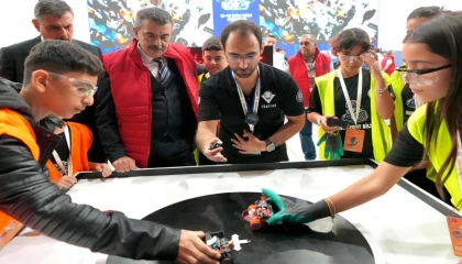 Bakan Tekin, MEB Robot Yarışması’nda
