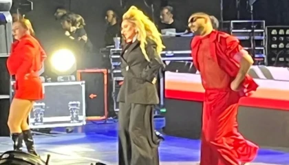 Hadise, Bursa’da izleyenleri büyüledi