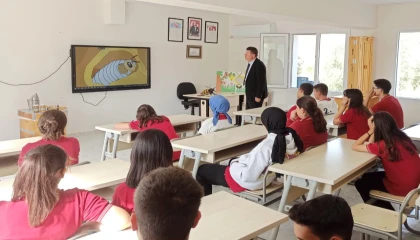 Manisalı öğrenciler arıların dünyasını tanıdı