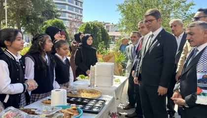 Van Erciş’te liselilerden Gazze kermesi