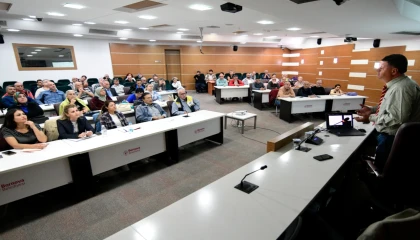 İzmir Bornova’da ’Ana Arı Yetiştiriciliği’ eğitimi