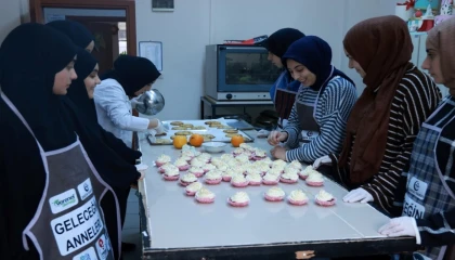 Kocaeli’de geleceğin anneleri mutfakta hünerlerini sergiledi