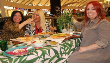 Safiye Soyman kendine pide ziyafeti çekti