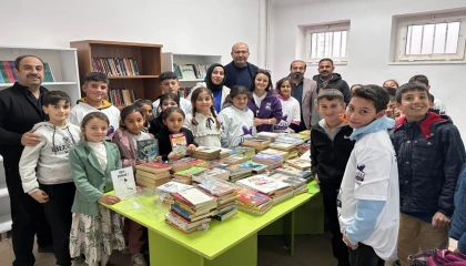 Deprem bölgesindeki okullara kitap desteği... 10 binden fazla kitap teslim edildi