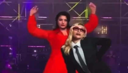 İrem Derici ve Atiye’nin olay dansı!