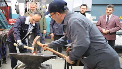 Baharın habercisi için Bursa Tophane MTAL’de demir dövüldü