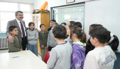 Bakan Tekin’den Çorum güzergahında ’çat kapı’ ziyaretler