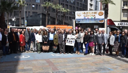 İzmir’de ekonomi basınının 12 dev ismi anıldı