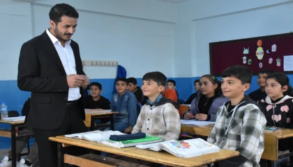 Vanlı öğretmen kardeşler aynı okulda geleceği şekillendiriyor