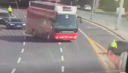 Bakan Yerlikaya’dan polise saldırıya sert tepki! Otobüsü polisin üzerine süren CHP şoförüne suç duyurusu