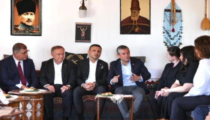 Başkan Tugay, İstanbul’da Özgür Özel’le buluştu