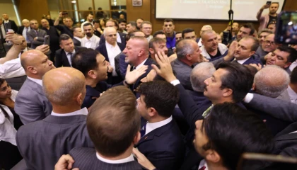 Bursa Büyükşehir Meclisi’nde gerginlik! Başkan Bozbey’den saldırıya kınama!
