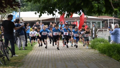 Bursa Osmangazi’de genç sporcuların duatlon heyecanı