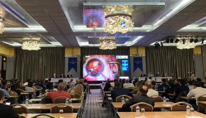 Bursa’da göz cerrahlarından canlı ameliyat