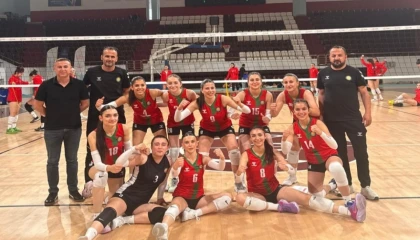 DBB Genç Kadınlar Voleybol Takımı Türkiye Şampiyonası’na galibiyetle başladı