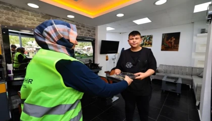 Denizli Büyükşehir berberlere penuar dağıtımına başladı