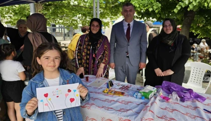 Kocaeli Gölcüklü çocuklar elleriyle annelerine hediye yaptı