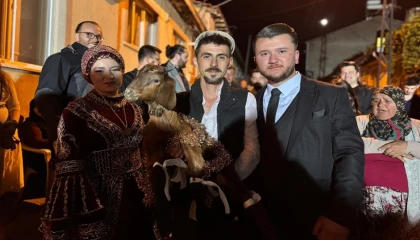 Bilecik Pazaryeri’nde gelenekler mizahla buluştu