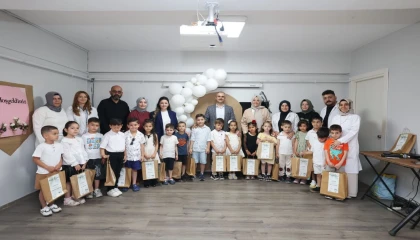 Çocuk kulübü öğrencileri karnelerine kavuştu