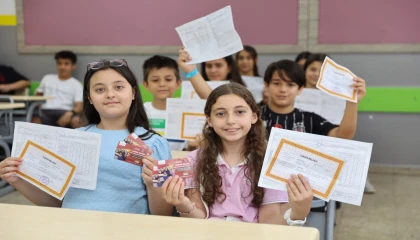 Fatma Şahin’den Gaziantepli çocuklara karne hediyesi