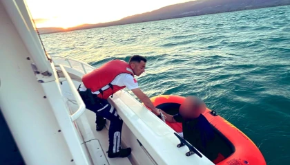 Genç turist İznik Gölü’nde mahsur kaldı!