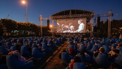 İzmir’de açık havada sinema keyfi başladı