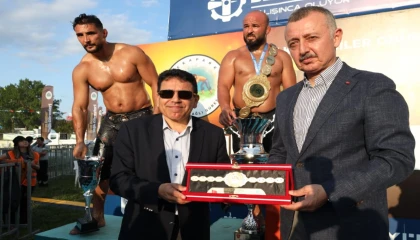 Kocaeli yağlı güreşlerde başpehlivan Orhan Okulu oldu