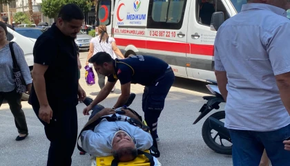Kumluca’da küçük çocuğa motosiklet çarptı!