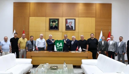 Sakaryaspor yönetimi Başkan Alemdar’ı ziyaret etti