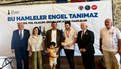 Satranç turnuvasında hamleler engelleri aştı