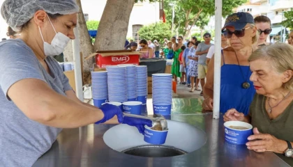 Antalya’da geleneksel aşure ikramları devam ediyor