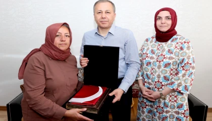 Bakan Yerlikaya’dan şehit bekçinin ailesine ziyaret