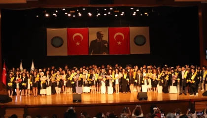 Genç mimarlar mezuniyet coşkusunu yaşadı
