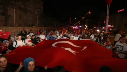 Gölcük yine dimdik ayakta