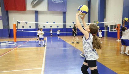 İstanbul Büyükşehir on binlerce çocuğu sporla buluşturuyor