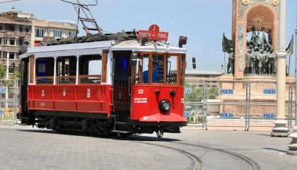 İstanbul’un nostaljik tramvayı yenilendi