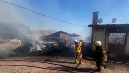 İzmir Bayındır’da ot yangını yerleşimi tehdit etti... 100 kişi tahliye edildi