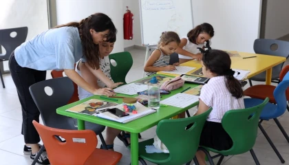 İzmir Karabağlar’da çocuklara ücretsiz bilim ve sanat atölyeleri