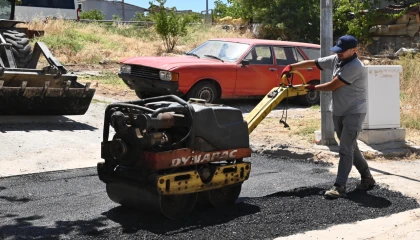 İzmir Karabağlar’da yol onarımları hız kesmiyor