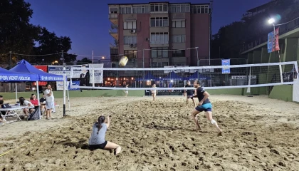 Kocaeli Gölcük’te plaj voleybolu turnuvası büyükler kategorisinde sona erdi
