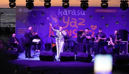 Sakarya Karasu’da yaz akşamına neşe katan nostalji konseri