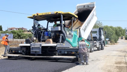 Sakarya Kaynarca’da asfalt mesaisini sürdürüyor