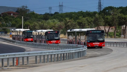 Sakarya’da metrobüsler seferlerine başladı