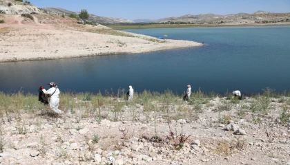 Altınapa Baraj Gölü çevresinde temizlik çalışması yaptı