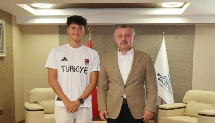 Başkan Büyükakın İzmitli şampiyonu kutladı