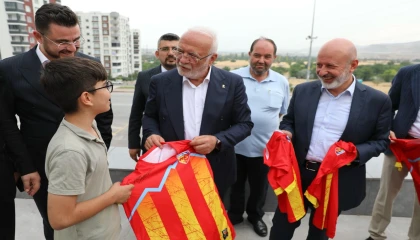 Başkan Çolakbayrakdar, Genel Başkan Vekili Elitaş’ı ağırladı