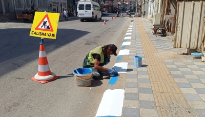 Bilecik Pazaryeri kaldırımlarına “Mavi-Beyaz” makyaj