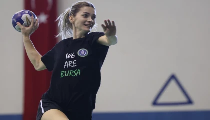 Bursa Büyükşehir’in kadın hentbolcuları yeni sezona iddialı hazırlanıyor