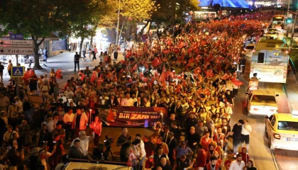 Bursa’da coşku fener alayı ve Göksel konseriyle taçlandı